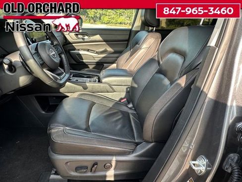 Used 2024 Nissan Pathfinder SL w/ SL Premium Package image 9