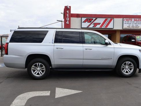 Used 2017 Chevrolet Suburban LT image 8