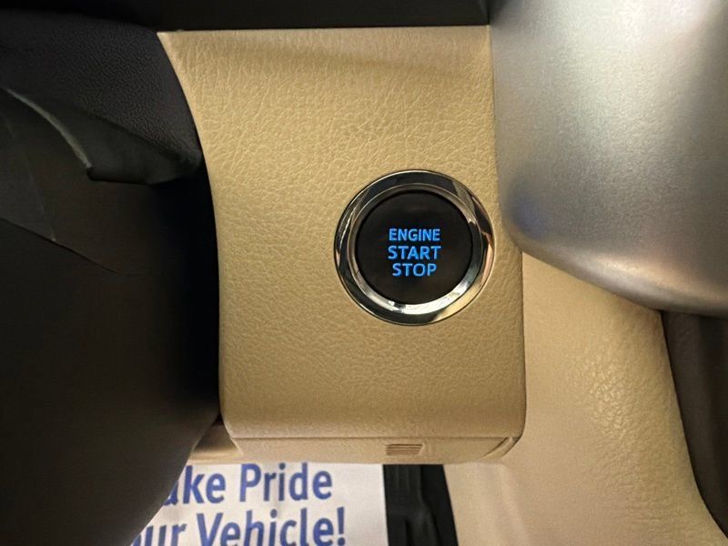 Used 2017 Toyota Highlander Limited AWD/4WD image 30
