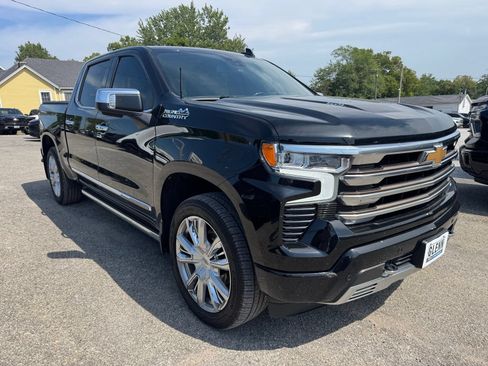Used 2022 Chevrolet Silverado 1500 High Country w/ High Country Premium Package AWD/4WD image 6