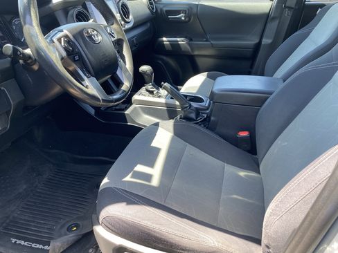 Used 2021 Toyota Tacoma TRD Sport w/ Technology Package RWD image 9