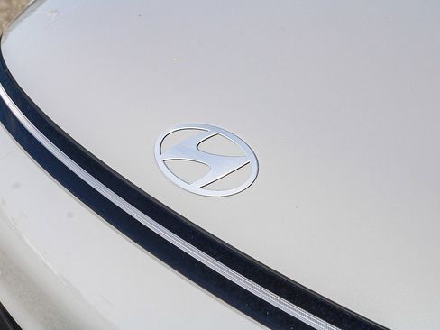 Used 2024 Hyundai Kona SEL AWD/4WD image 6