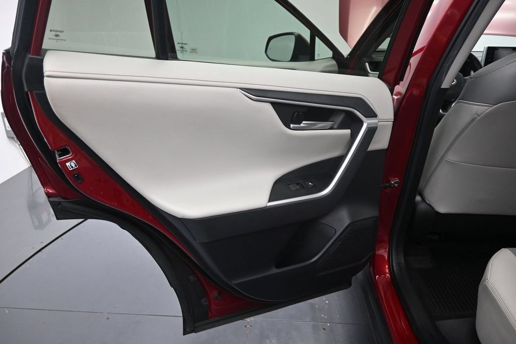 Used 2019 Toyota RAV4 Limited w/ Cold Weather Package AWD/4WD image 16