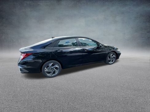 New 2025 Hyundai Elantra Limited image 23