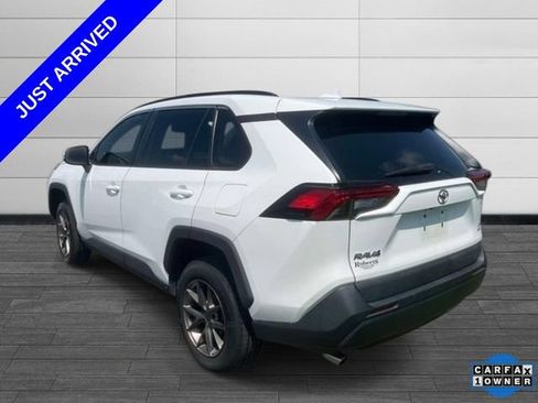 Used 2021 Toyota RAV4 LE AWD/4WD image 5