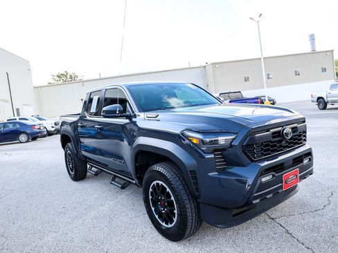 Certified 2025 Toyota Tacoma TRD Off-Road w/ TRD Off Road Upgrade Package AWD/4WD image 5