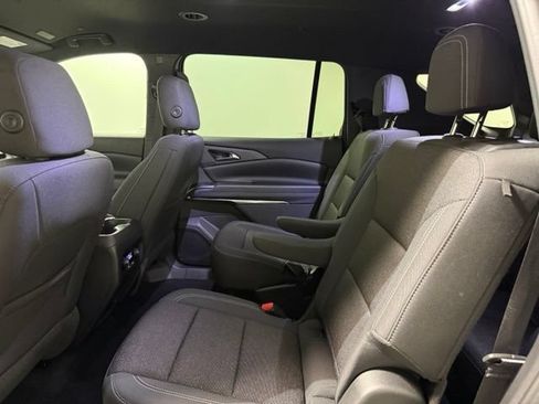 Used 2026 Chevrolet Traverse LT FWD image 22