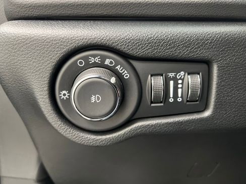 Used 2025 Chrysler Pacifica Select FWD image 47