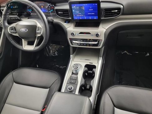 Certified 2023 Ford Explorer XLT w/ Equipment Group 202A AWD/4WD image 34