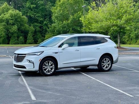 Used 2024 Buick Enclave Premium w/ Experience Buick Package FWD image 2