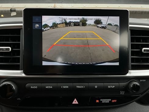 Used 2025 Hyundai Venue SEL image 32