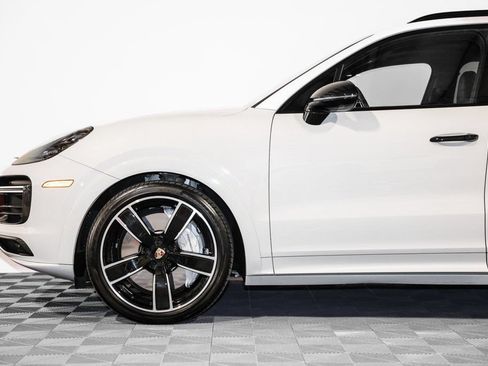 Used 2019 Porsche Cayenne Turbo AWD/4WD image 13