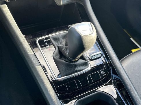 Used 2024 Jeep Compass Limited image 26