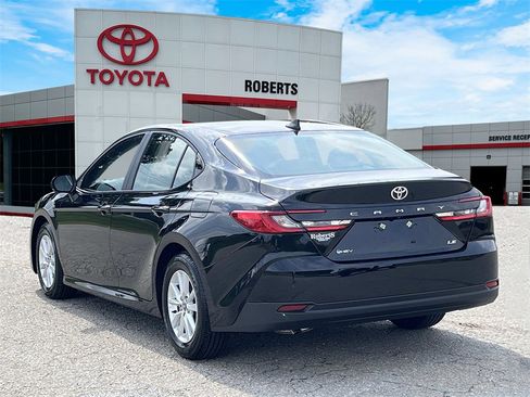Used 2026 Toyota Camry LE image 5