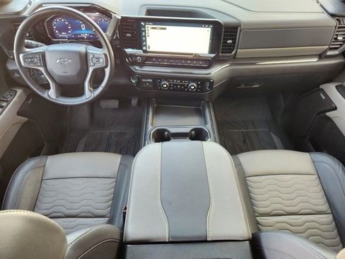 Used 2025 Chevrolet Silverado 2500 ZR2 w/ Technology Package image 37