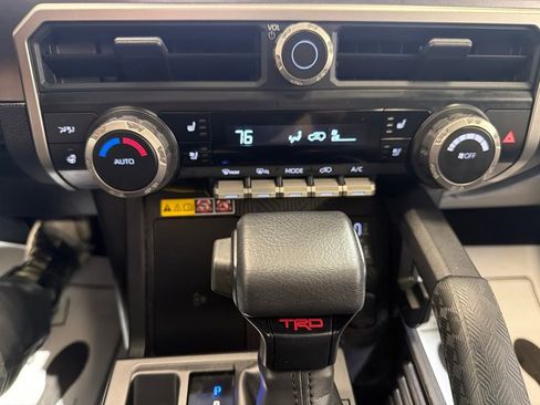 Used 2025 Toyota 4Runner TRD Off-Road Premium AWD/4WD image 31