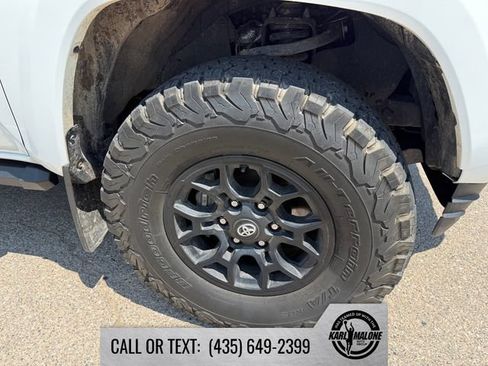 Used 2021 Toyota Tacoma SR5 AWD/4WD image 10