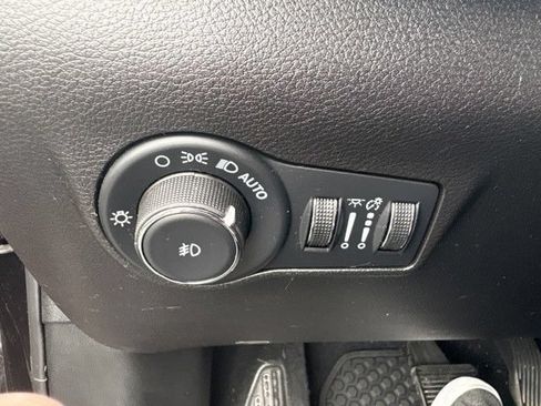 Used 2023 Jeep Compass Trailhawk w/ Sun and Sound Group AWD/4WD image 24