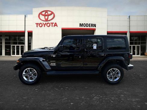 Used 2022 Jeep Wrangler Unlimited Sahara AWD/4WD image 7