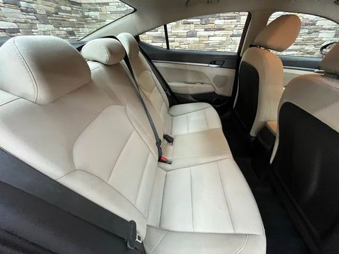 Used 2018 Hyundai Elantra SE FWD image 29