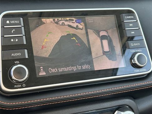 Certified 2018 Nissan Kicks SR image 8