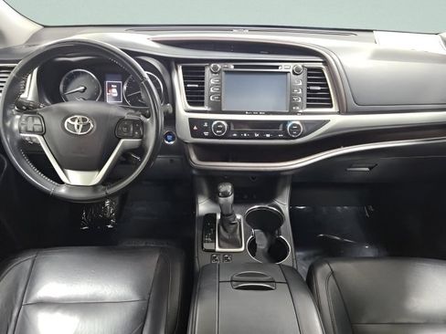 Used 2016 Toyota Highlander XLE AWD/4WD image 2