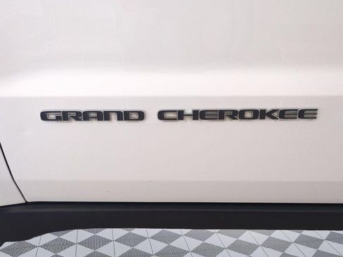 Used 2020 Jeep Grand Cherokee Limited AWD/4WD image 26