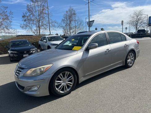 Used 2012 Hyundai Genesis 4.6 image 5
