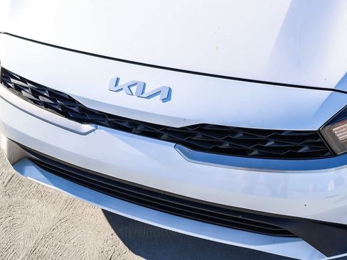 Used 2023 Kia Forte LXS w/ LXS Technology Package image 8