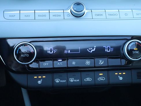 New 2026 Hyundai Elantra Limited FWD image 15