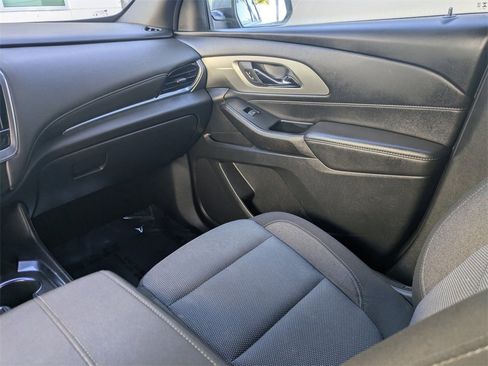 Used 2023 Chevrolet Traverse LT image 19