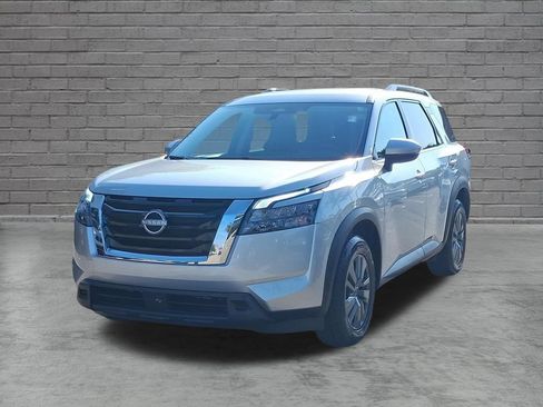 Used 2024 Nissan Pathfinder SV FWD image 4