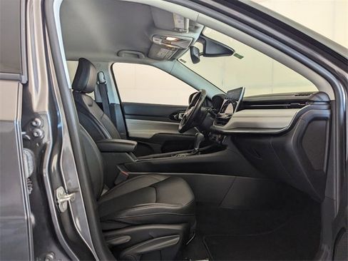 Used 2022 Jeep Compass Limited image 18