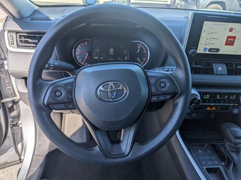 Used 2025 Toyota RAV4 XLE AWD/4WD image 5