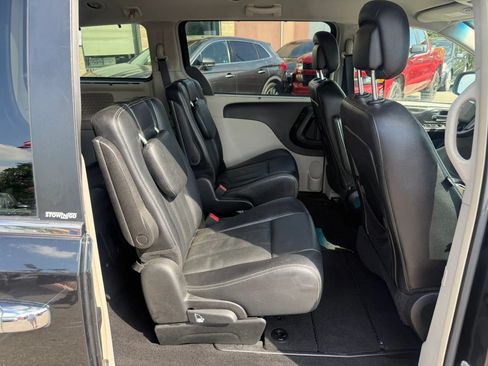 Used 2013 Chrysler Town & Country Touring-L w/ Trailer Tow Group FWD image 35