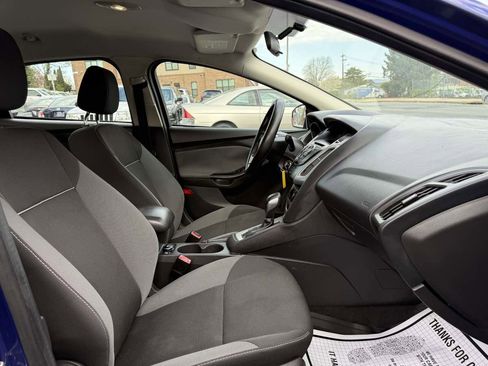 Used 2012 Ford Focus SE w/ SE Winter Pkg image 10
