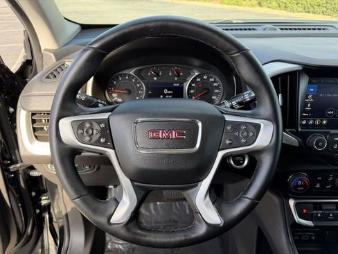 Used 2024 GMC Terrain SLT image 13