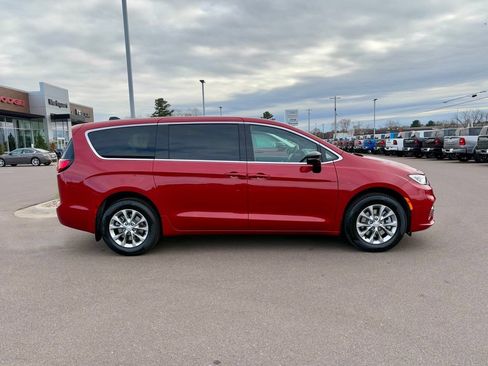 New 2026 Chrysler Pacifica Select AWD/4WD image 2