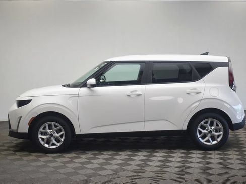 Used 2025 Kia Soul LX w/ LX Technology Package FWD image 11