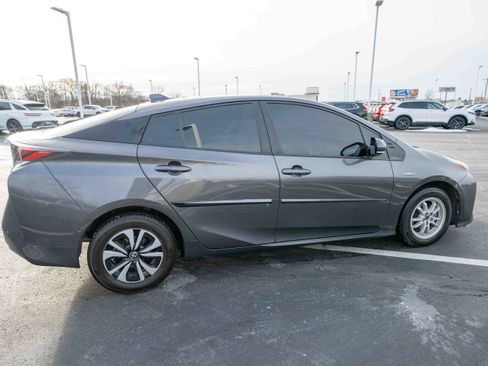 Used 2017 Toyota Prius Four image 6