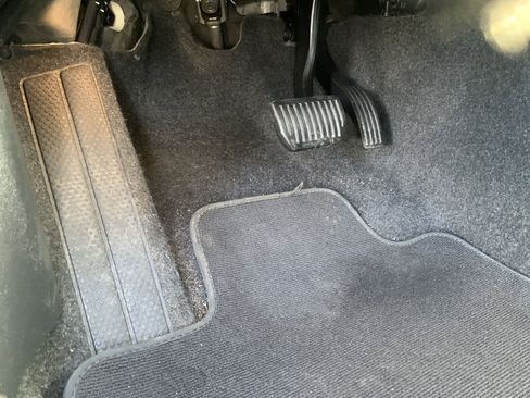 Used 2025 Volvo XC40 B5 Core image 17