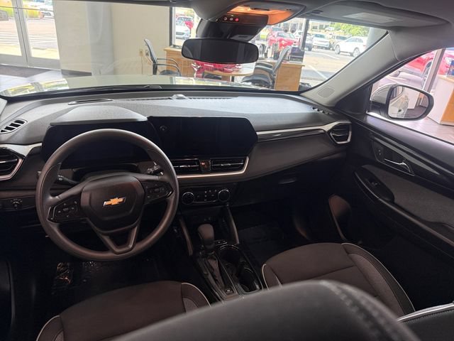 Used 2025 Chevrolet TrailBlazer LT AWD/4WD image 33