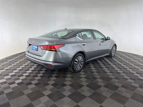 Used 2025 Nissan Altima 2.5 SV FWD image 7