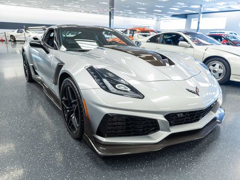 Used 2019 Chevrolet Corvette ZR1 RWD image 3