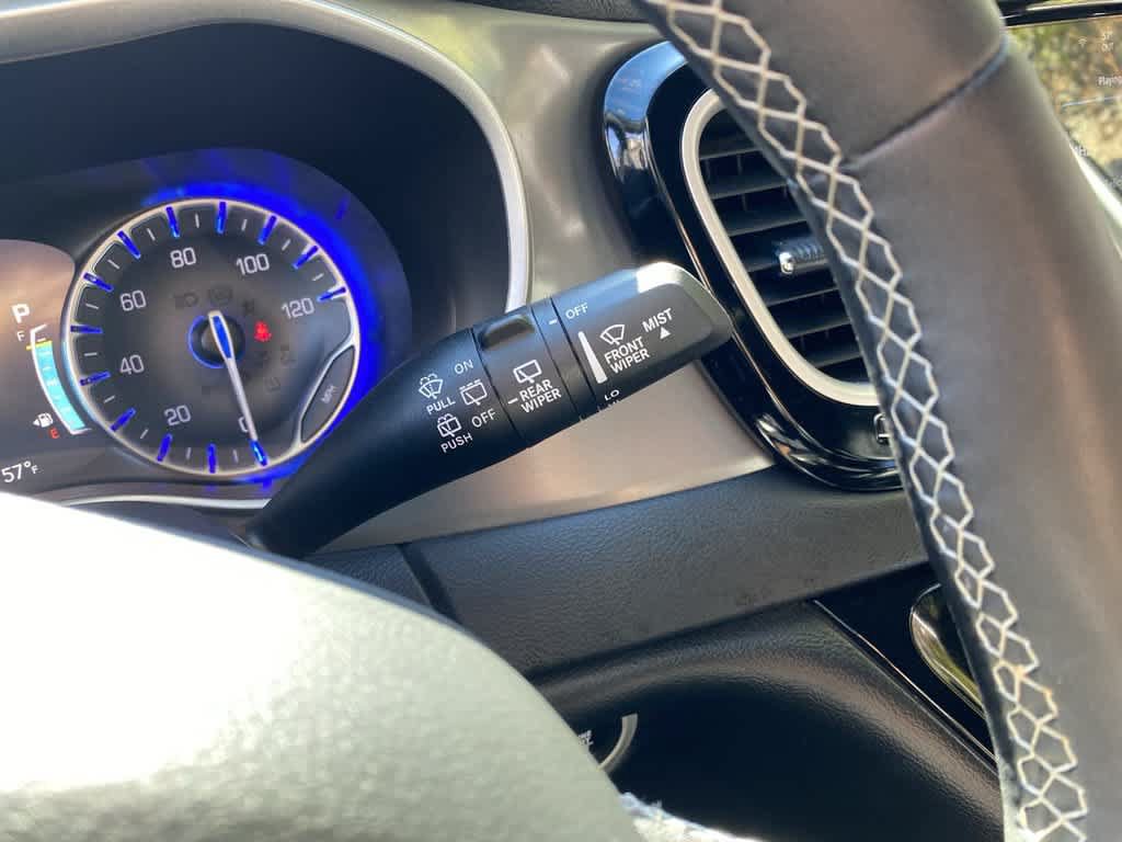 Used 2025 Chrysler Pacifica Select FWD image 21