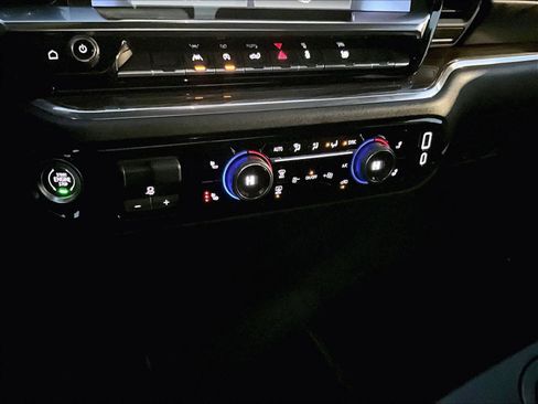 Used 2025 Chevrolet Silverado 1500 LT image 25