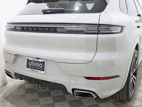 Used 2024 Porsche Cayenne image 13