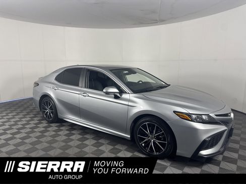Used 2023 Toyota Camry SE FWD image 1