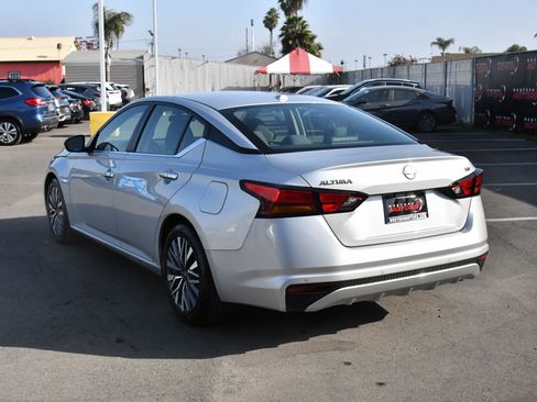 Used 2024 Nissan Altima 2.5 SV FWD image 6