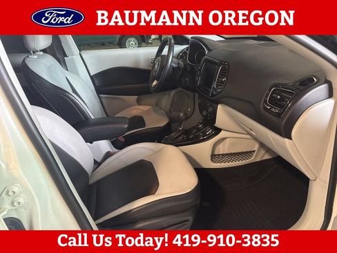 Used 2018 Jeep Compass Limited AWD/4WD image 9